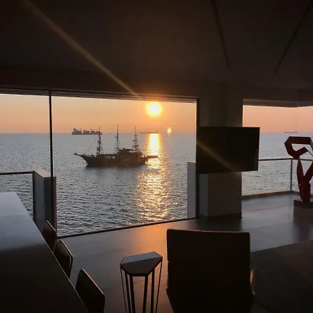 Infinity Sea View Apartamento *